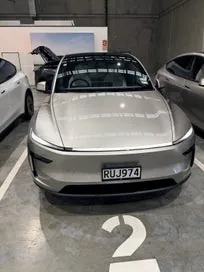 Tesla Model Y 2026 photo 2