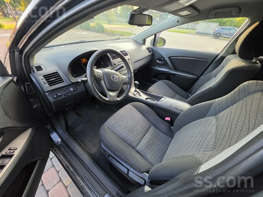 Toyota Avensis 2010 photo 5
