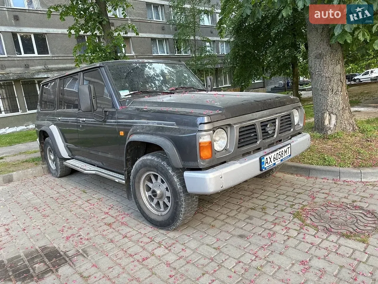 Nissan Patrol 1992 photo 2