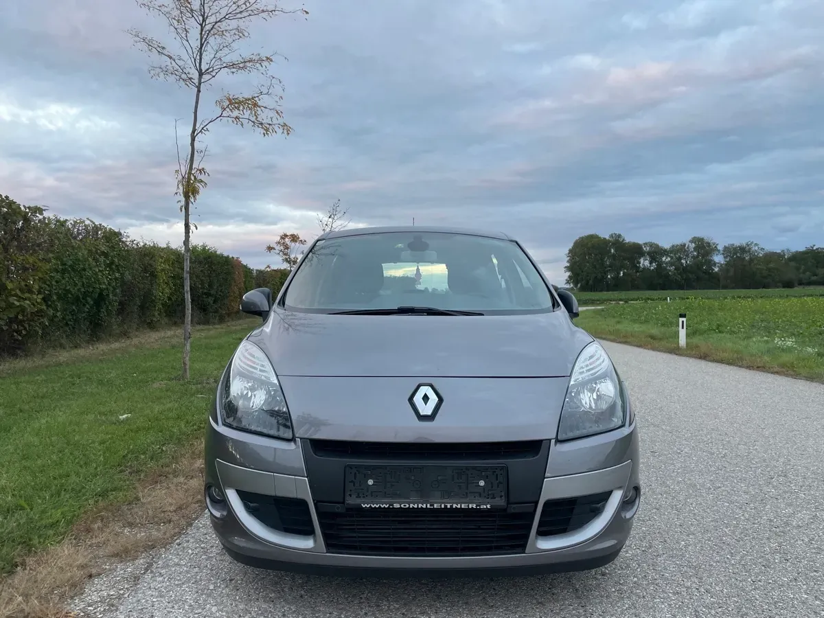 Renault Scenic 2011 photo 2