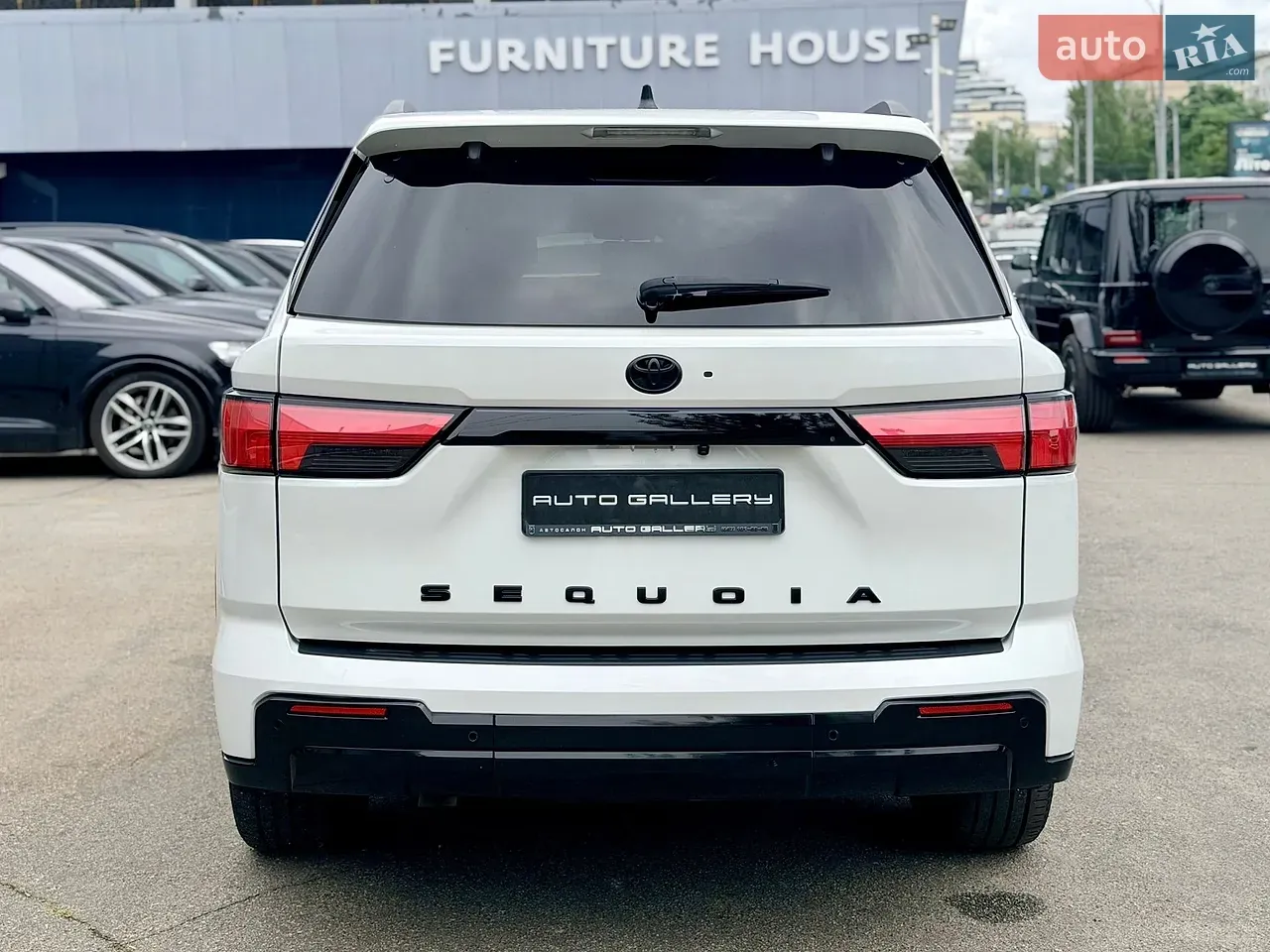 Toyota Sequoia 2023 photo 2