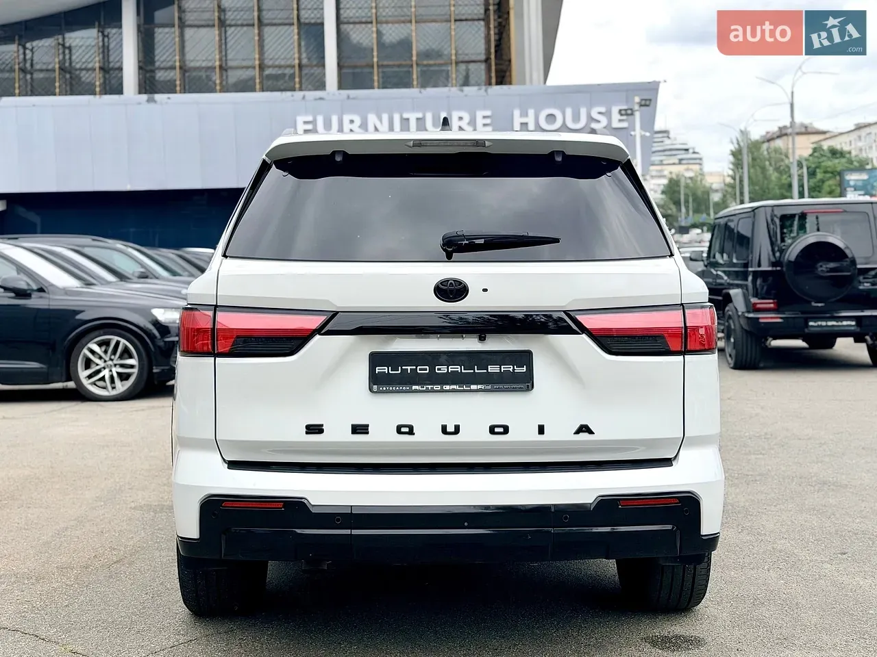 Toyota Sequoia 2023 photo 3