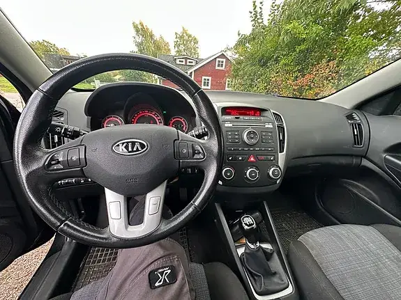 Kia Ceed 2010 photo 3