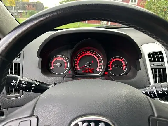 Kia Ceed 2010 photo 4