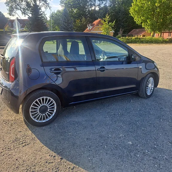 Volkswagen Up 2013 photo 5
