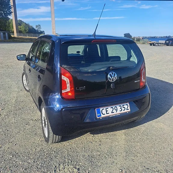 Volkswagen Up 2013 photo 4