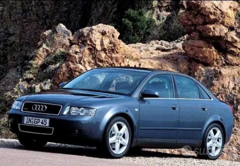 Audi A4 2004 photo 2