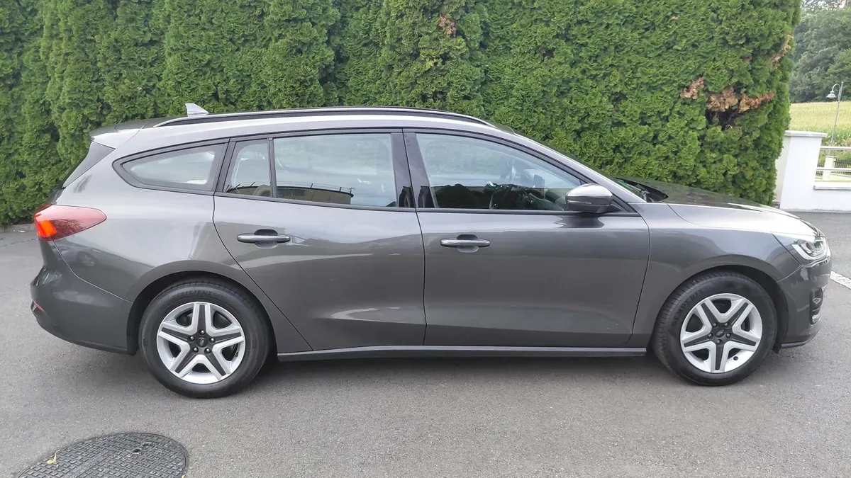Ford Focus 2022 photo 3