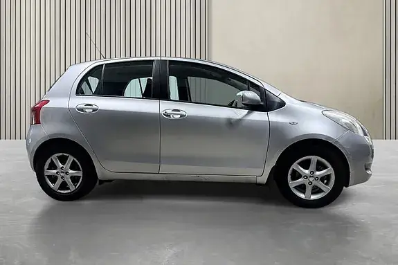 Toyota Yaris 2006 photo 2