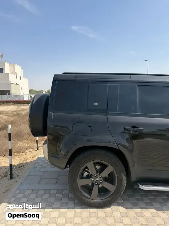 Land Rover Defender 2024 photo 2