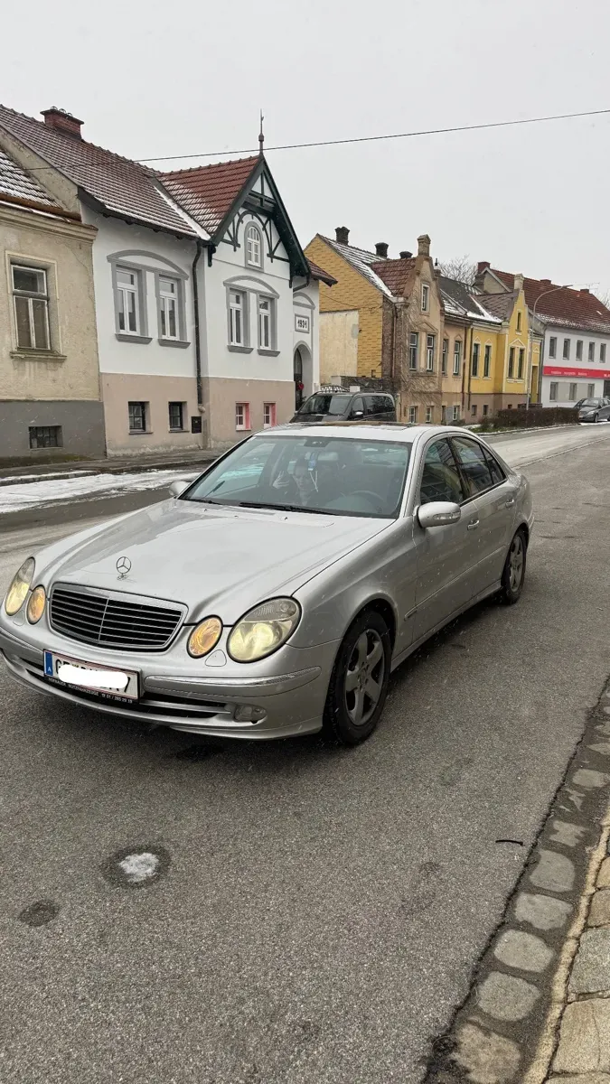 Mercedes-Benz E-Class 2002 photo 2