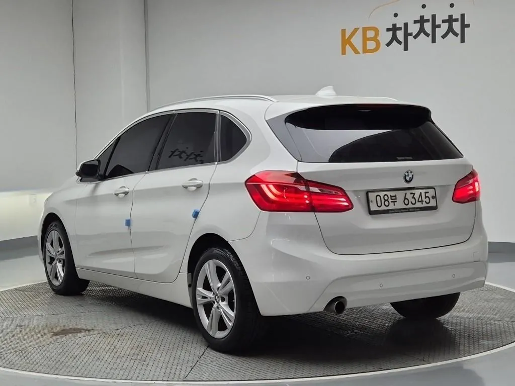 BMW 2 Series 2018 photo 2