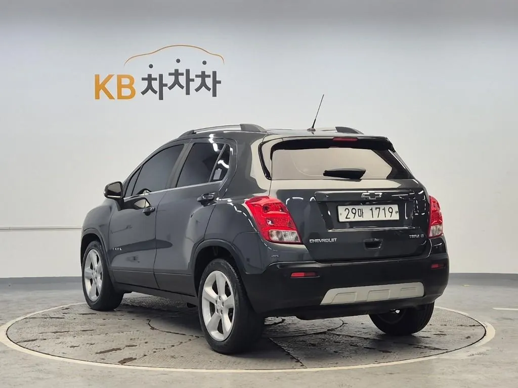Chevrolet Tracker 2016 photo 2