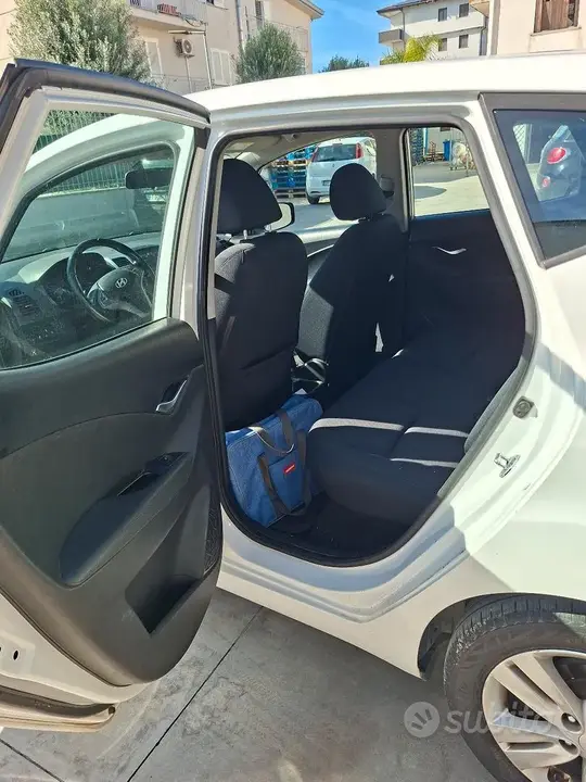 Hyundai Ix20 2014 photo 3