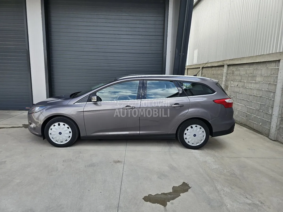 Ford Focus 2012 photo 2