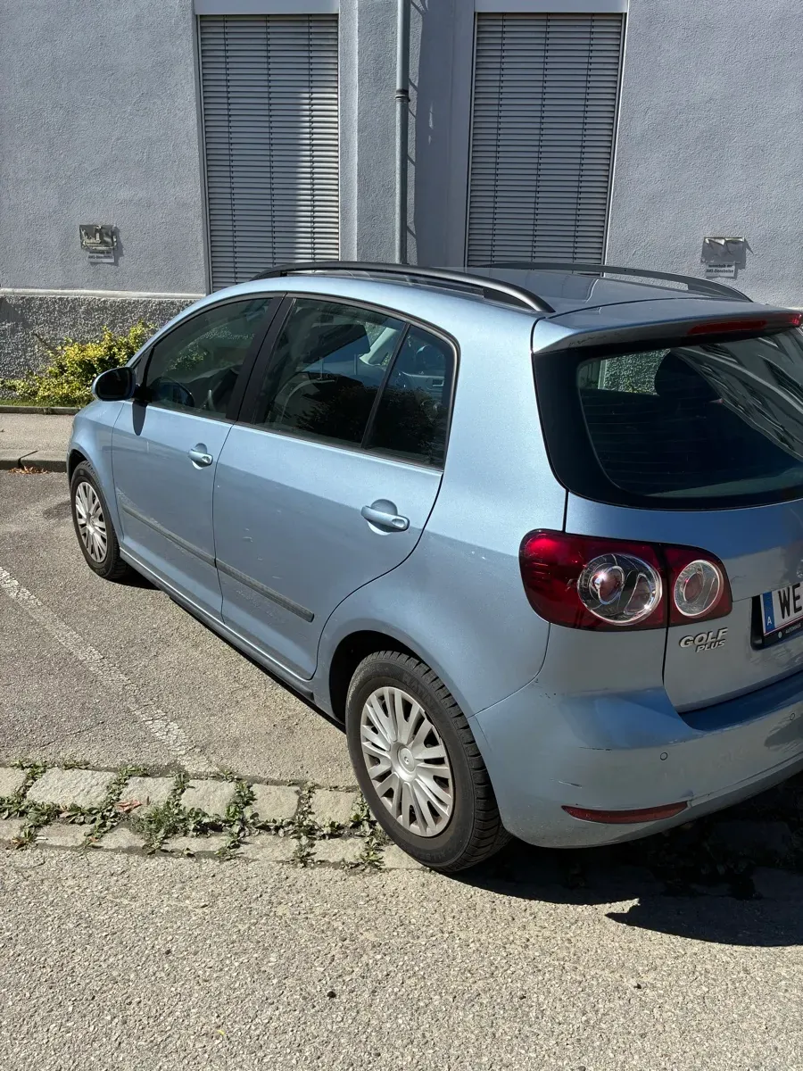 Volkswagen Golf 2011 photo 2