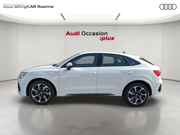 Audi Q3 2023 photo 2