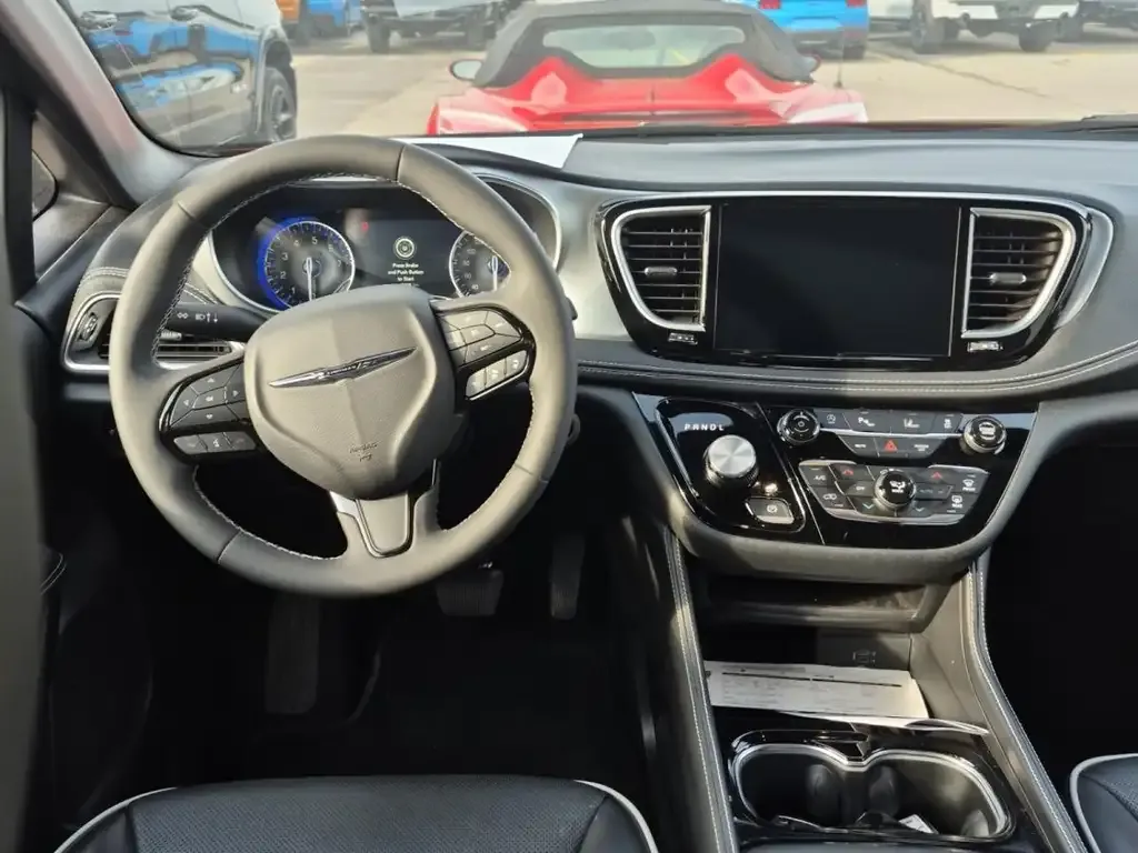 Chrysler Pacifica 2026 photo 2
