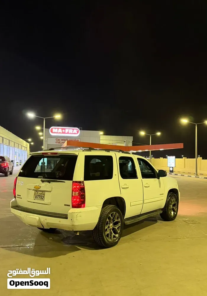Chevrolet Tahoe 2012 photo 2