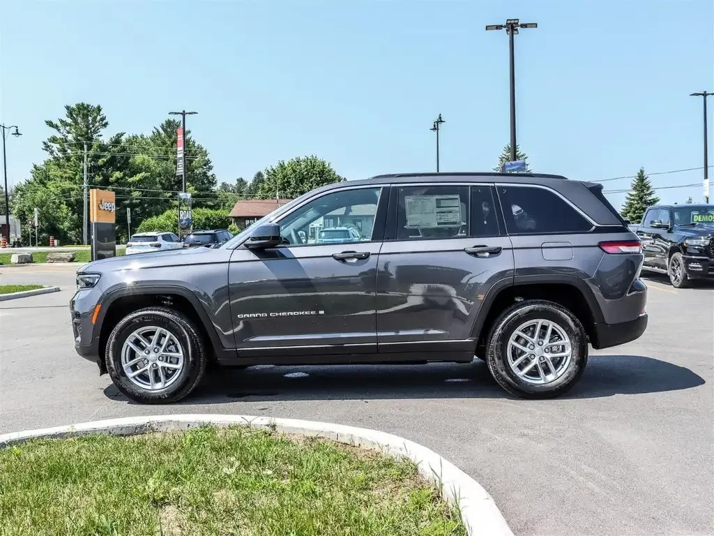 Jeep Grand Cherokee 2026 photo 3