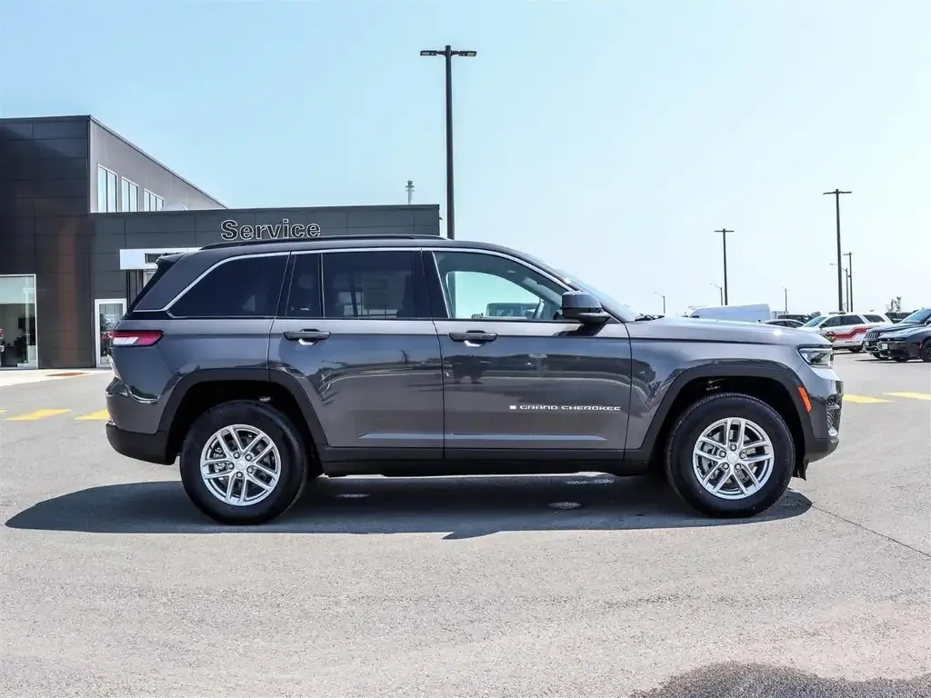 Jeep Grand Cherokee 2026 photo 5