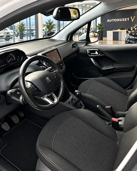 Peugeot 208 2017 photo 3