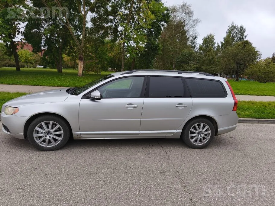 Volvo V70 2009 photo 2