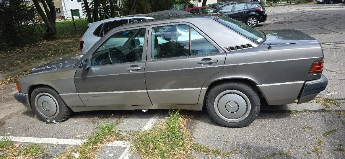 Mercedes-Benz 190 1989 photo 2
