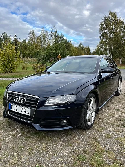 Audi A4 2011 photo 2