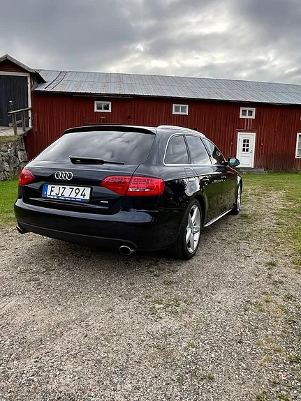 Audi A4 2011 photo 3