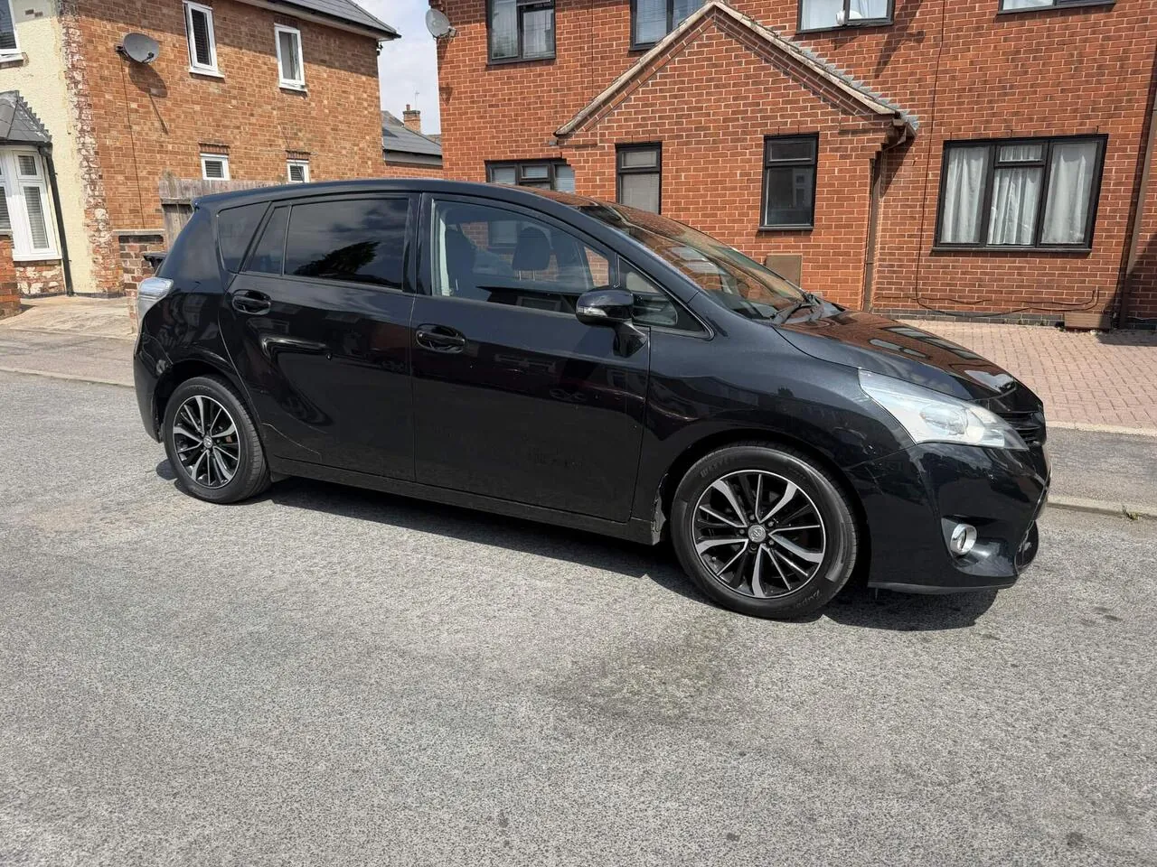 Toyota Verso 2017 photo 2