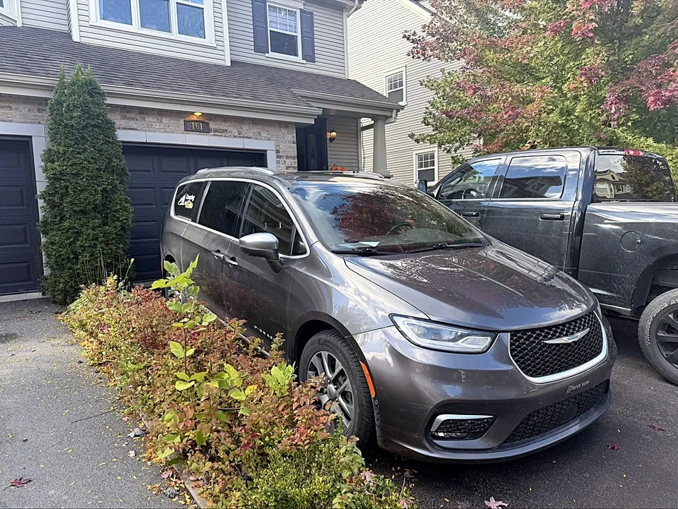 Chrysler Pacifica 2021 photo 2