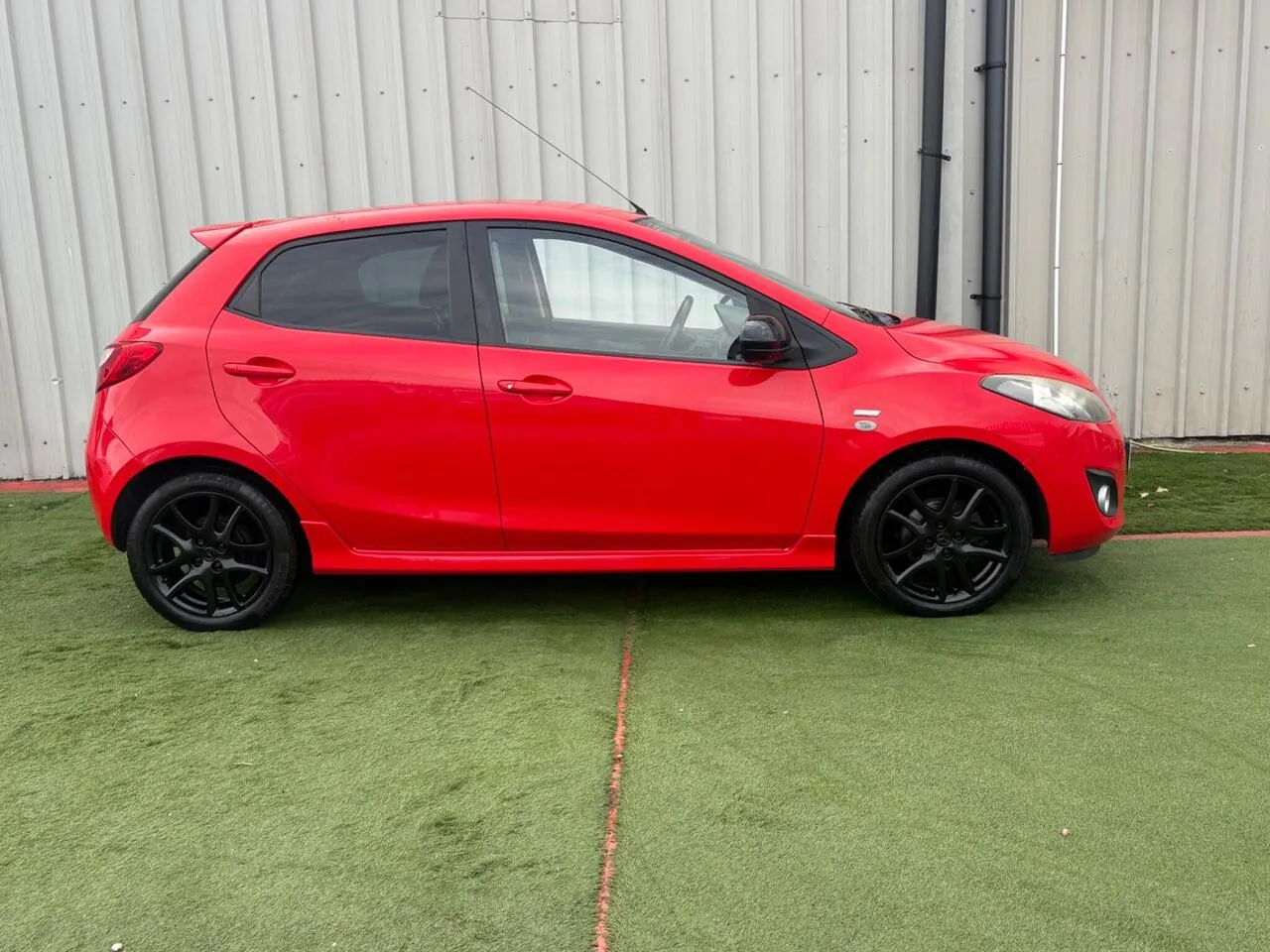 Mazda Mazda2 2013 photo 3