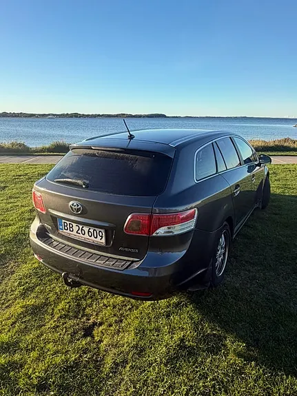 Toyota Avensis 2010 photo 4
