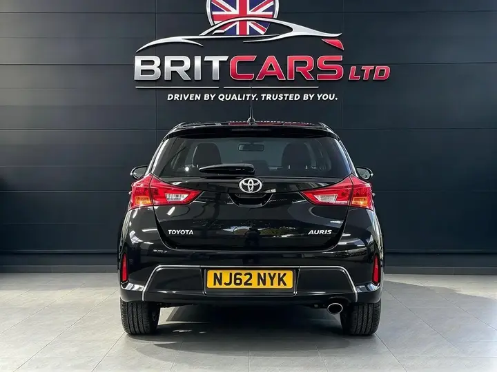 Toyota Auris 2012 photo 3