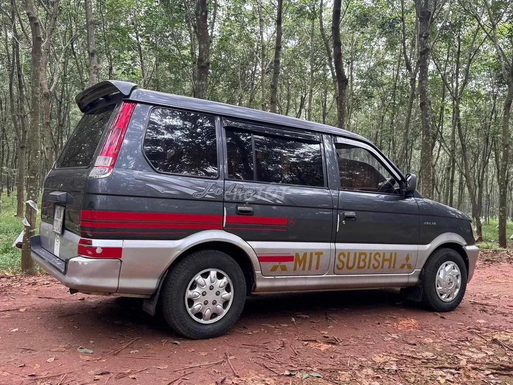 Mitsubishi Jolie 2002 photo 2
