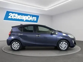 Toyota Aqua 2015 photo 5