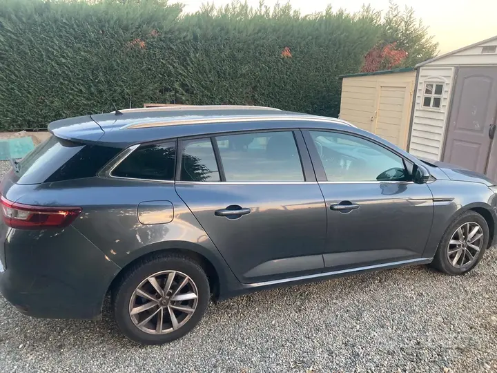 Renault Megane 2018 photo 2