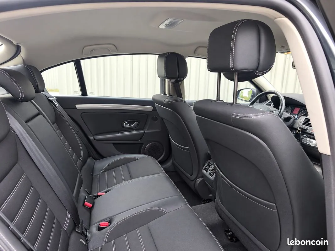 Renault Laguna 2012 photo 5