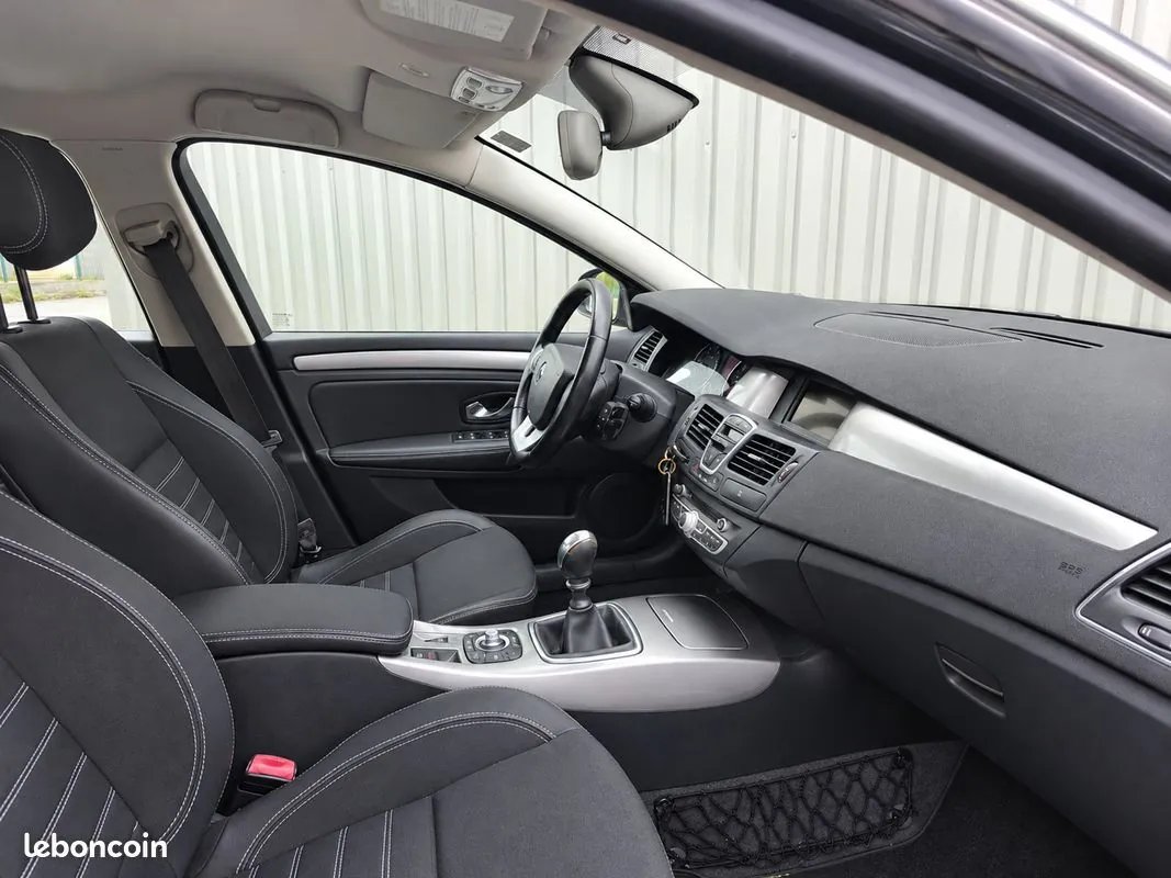 Renault Laguna 2012 photo 4