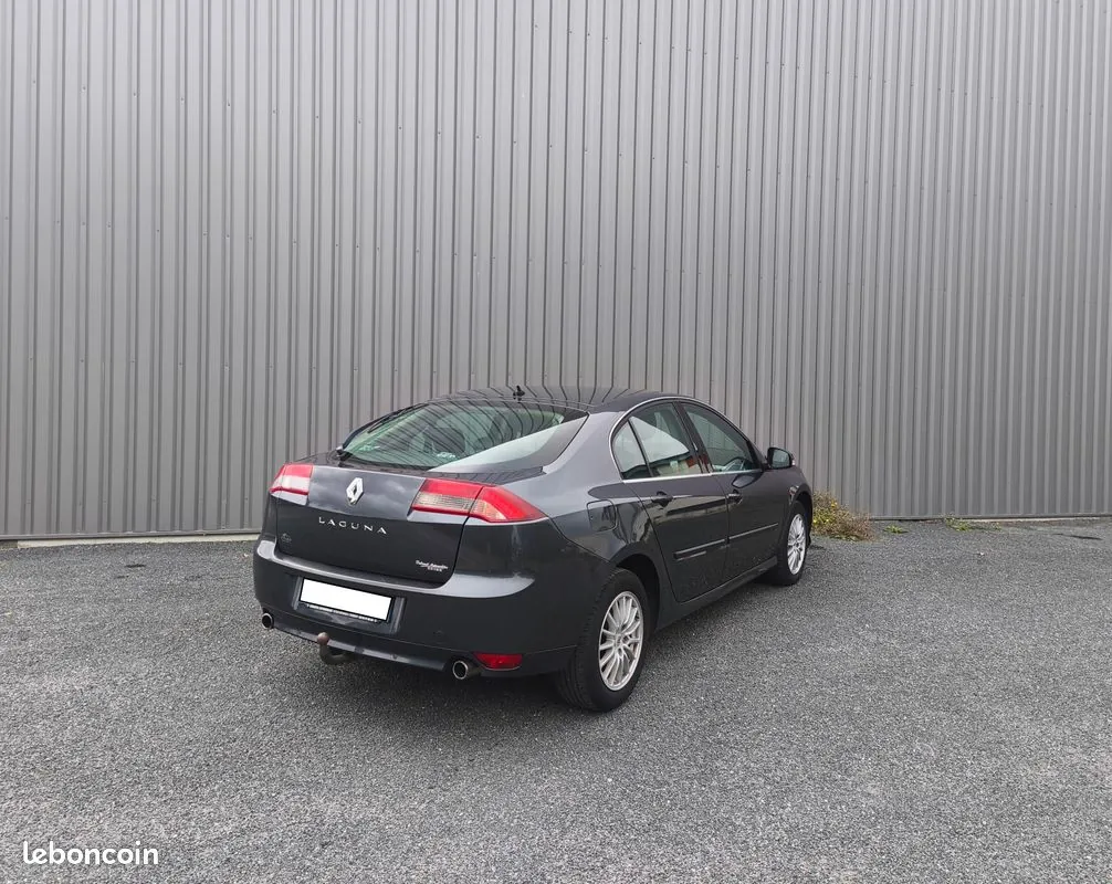Renault Laguna 2012 photo 3
