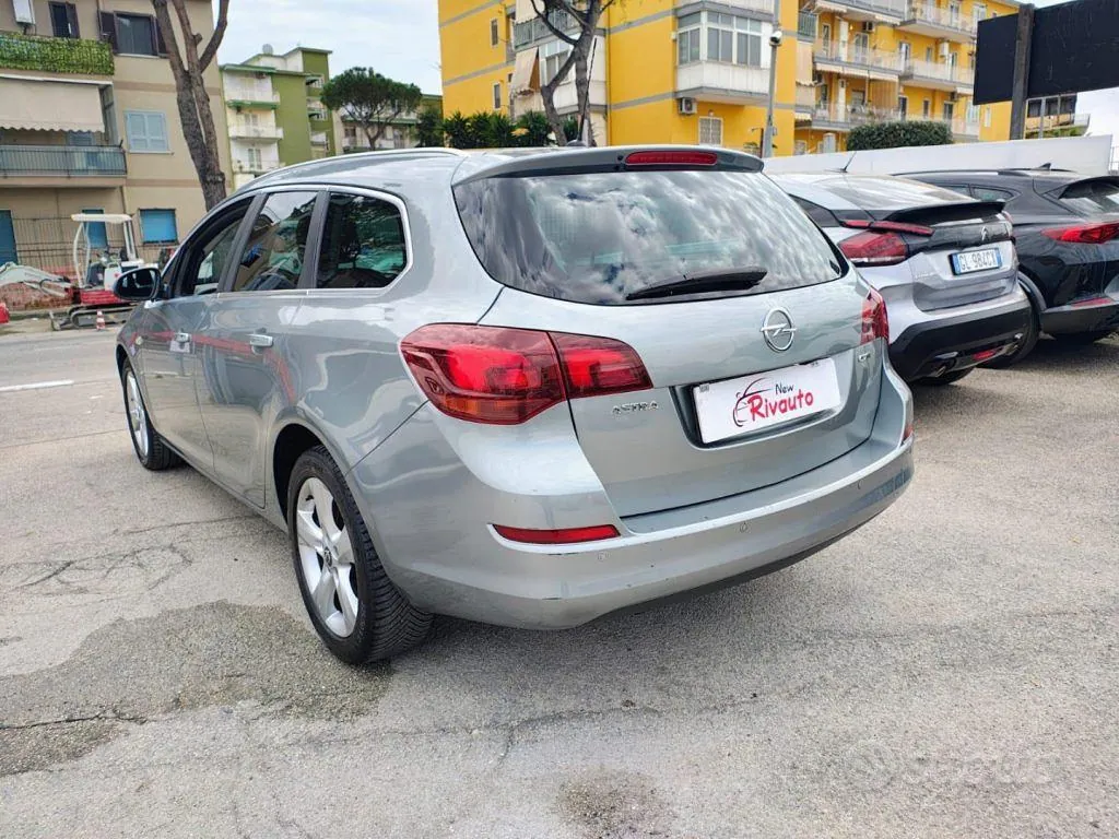 Opel Astra 2011 photo 4