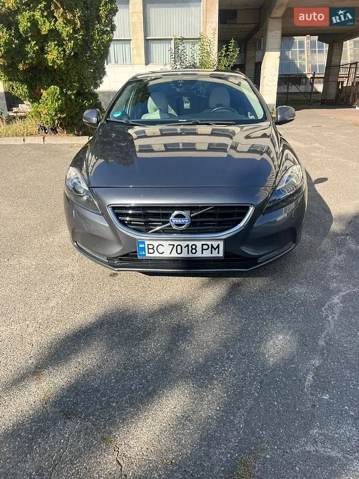 Volvo V40 2012 photo 2