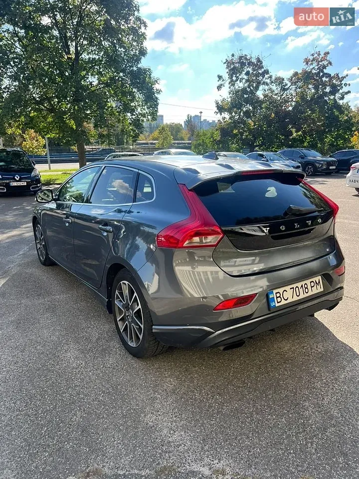 Volvo V40 2012 photo 4