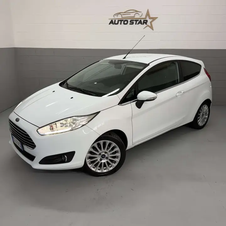 Ford Fiesta 2015 photo 2