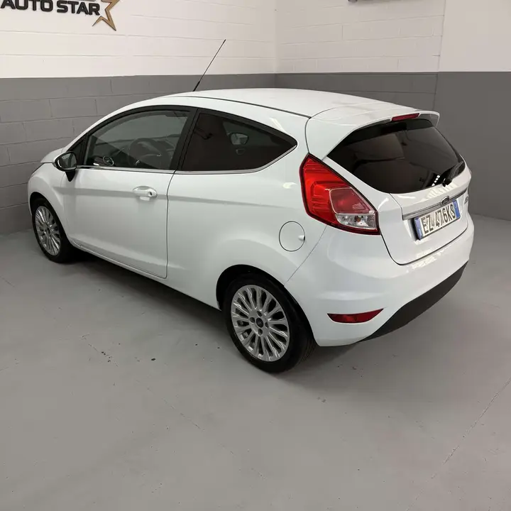 Ford Fiesta 2015 photo 5