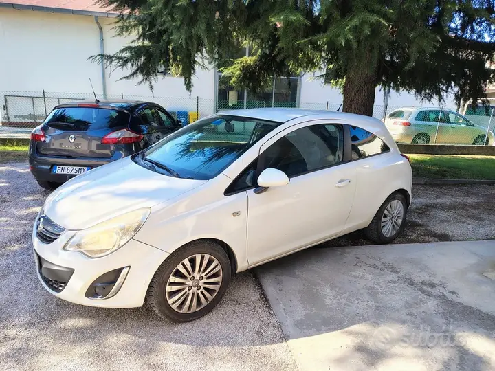 Opel Corsa 2011 photo 2