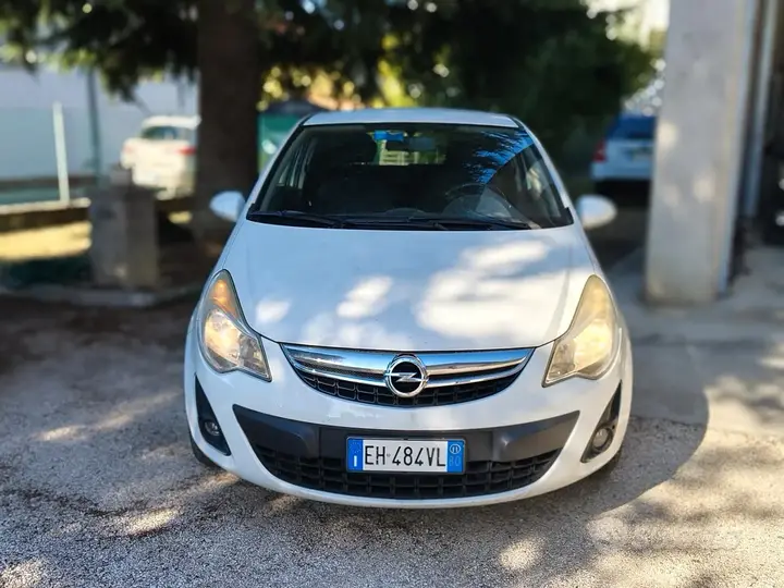 Opel Corsa 2011 photo 3