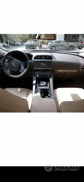 Jaguar F-Pace 2017 photo 5