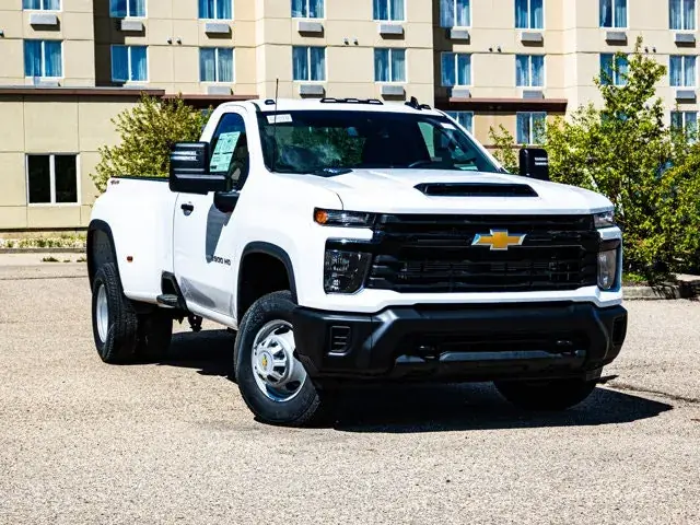 Chevrolet Silverado 3500Hd 2025 photo 2